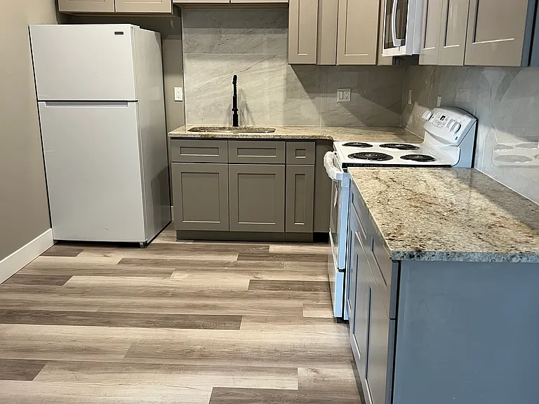 760 S 6th Ave — Photo 10