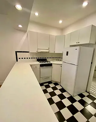 Rented by CitySites Real Estate Group | media 18