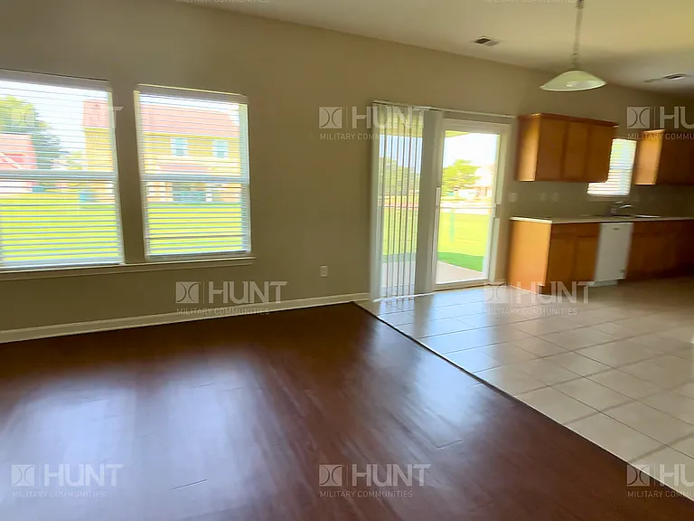7775 Phantom Dr — Photo 3