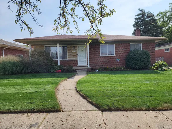 31230 Wellston Dr, Warren, MI 48093