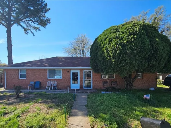 2017 Pond Ln, Chesapeake, VA 23324