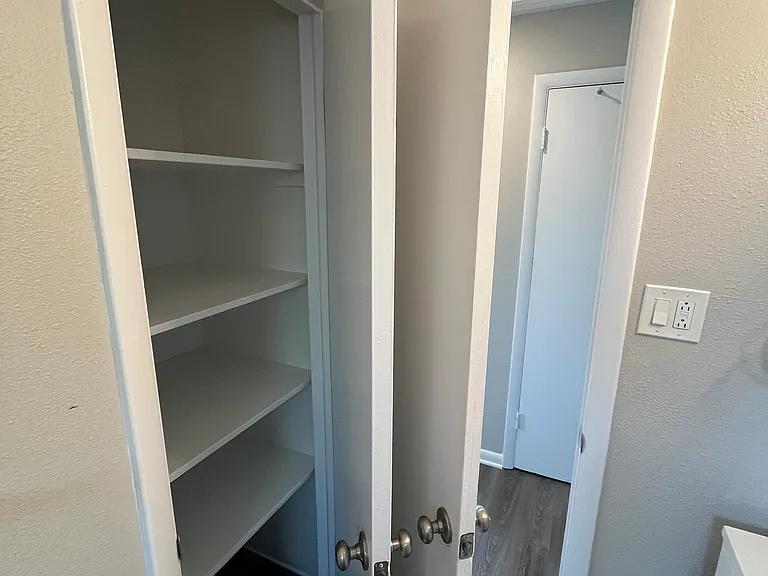 Oak North Apartments — Photo 99
