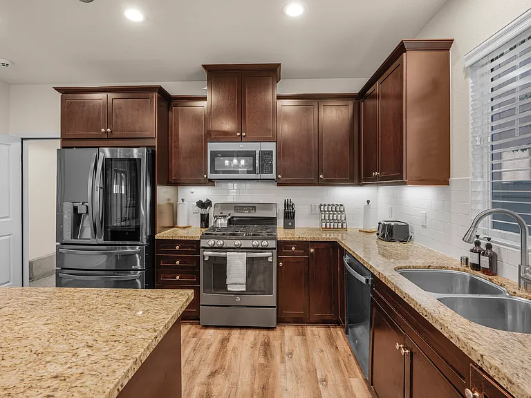 679 Nile River Dr — Photo 5