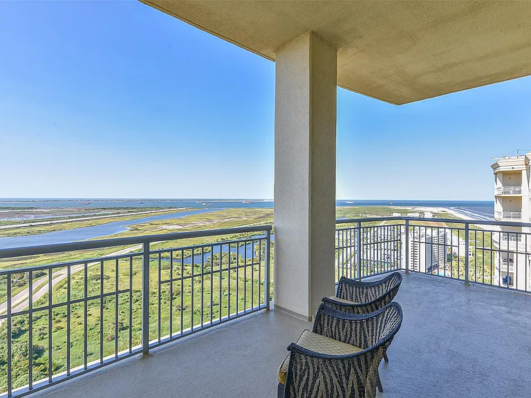 801 E Beach Dr #TW2704 — Photo 42