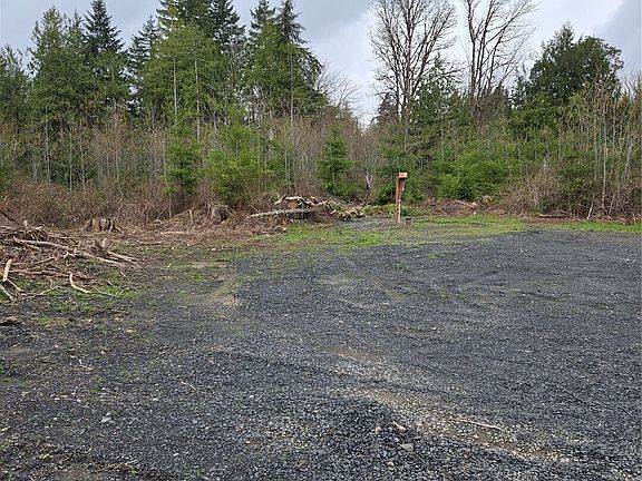 4th image of 1801 E Crestview Drive