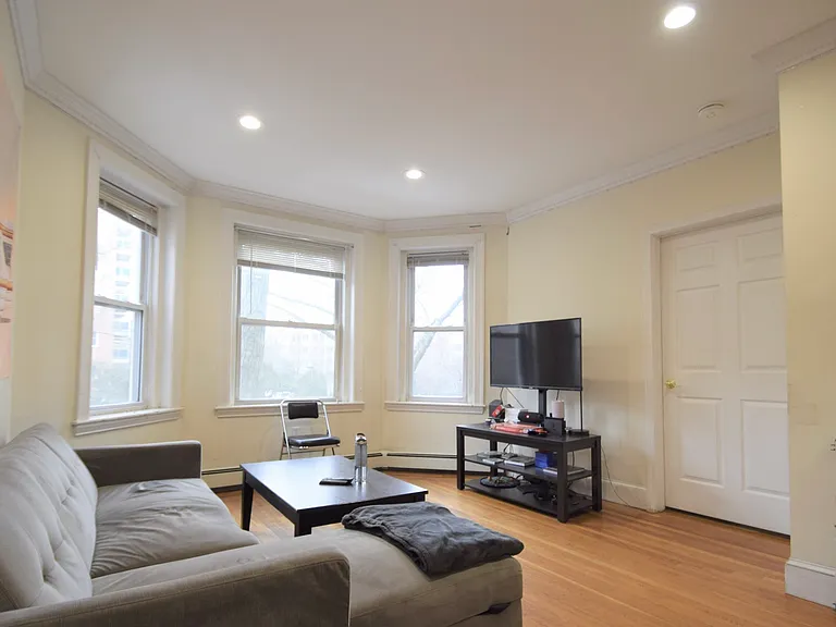 73 Thatcher St #3 — Photo 1