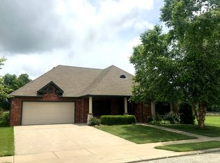 2223 Stonegate Dr, Nevada, MO 64772