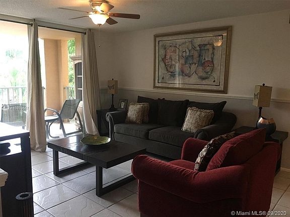 4th image of 19999 E Country Club Dr APT 303