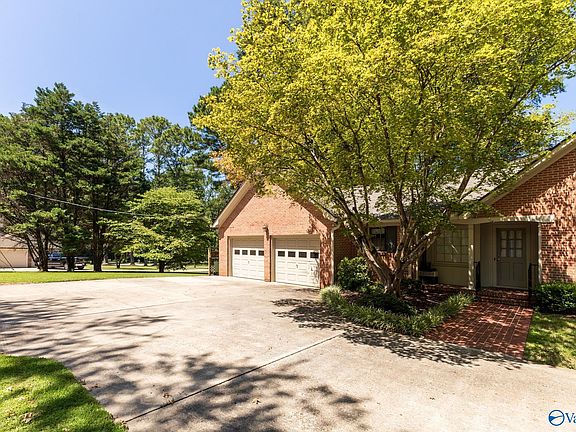 2nd image of 117 Yorkshire Dr