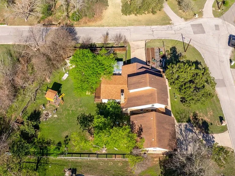 8207 Espanola Trl — Photo 36