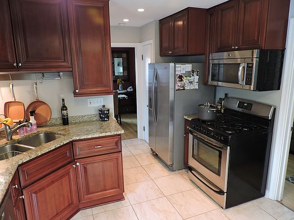 3rd image of 5349 N Kent Ave