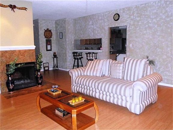4th image of 1611 Kriswood Dr