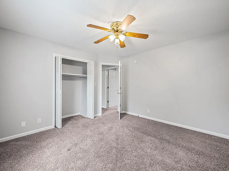 1115 Thornberry Dr — Photo 21
