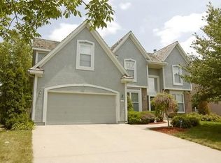 13927 Ash Dr, Overland Park, KS 66224