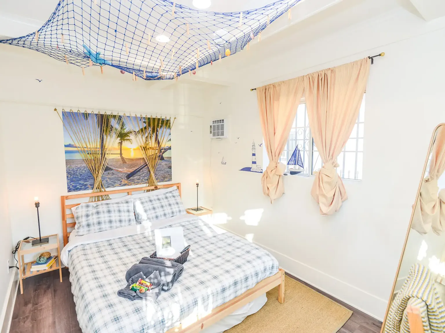6 bed, $1,300 — Photo 3