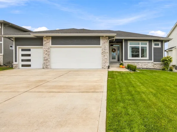 2376 SE 5th St, West Des Moines, IA 50265