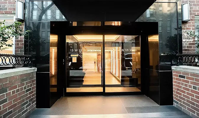 Rented by SERHANT. | media 6