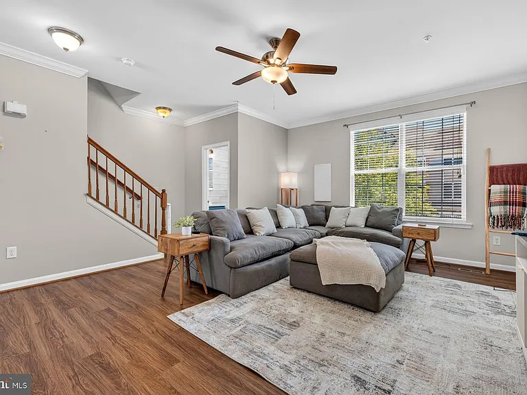 121 Polo Way — Photo 16