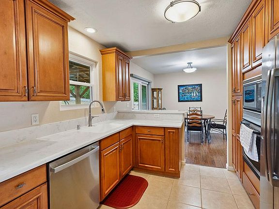 4th image of 23235 Broadmoor Ct