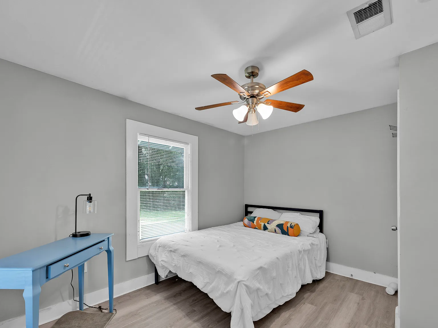 2 bed, 901 sqft, $1,900 — Photo 3