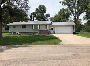 903 E 6th St, Webster, SD 57274