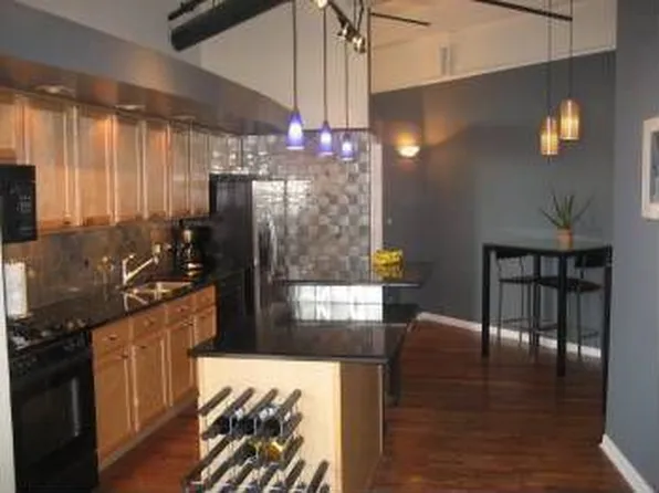 2208 W Diversey Ave #405, Chicago, IL 60647