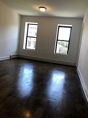 5th image of 129 Jefferson Ave APT 3