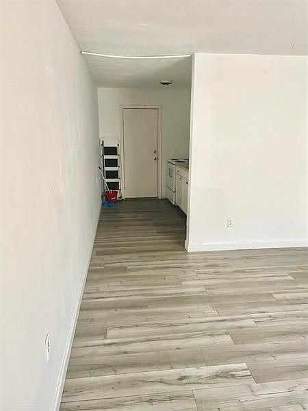 1st image of 2550 42nd St