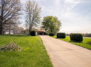 36003 E Pink Hill Rd, Oak Grove, MO 64075