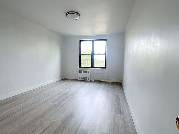 4th image of 140-15 Holly Ave #4B