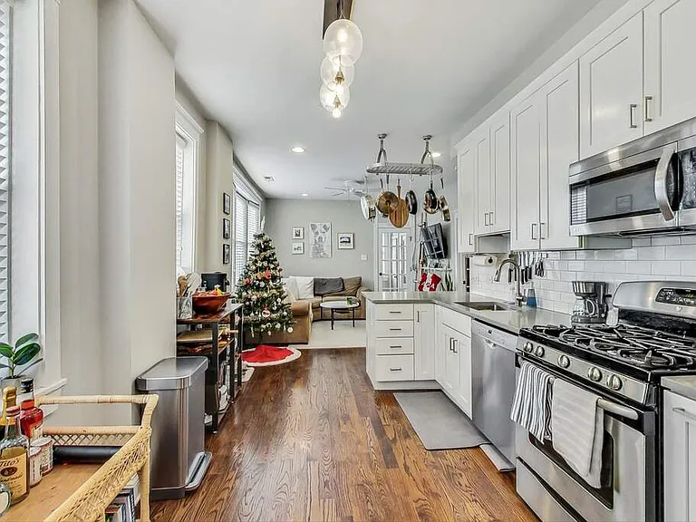 1800 N Honore St #2R — Photo 3