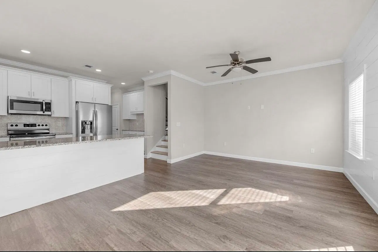 1816 Stable Ln — Photo 3