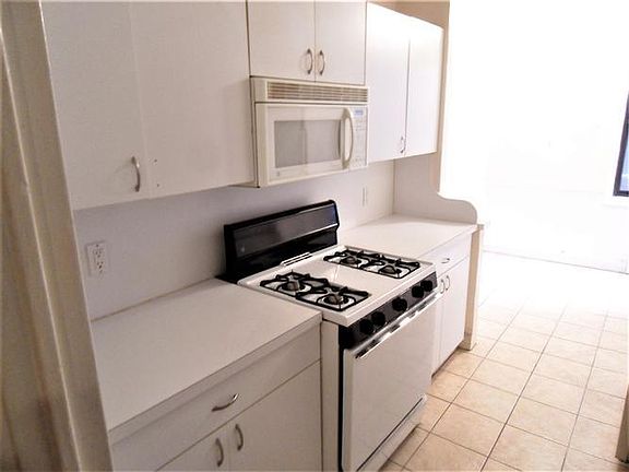Kitchen 1 of 2