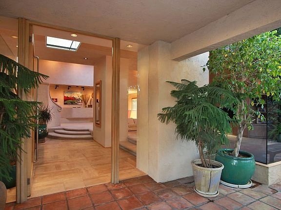 4th image of 6246 Del Paso Ave