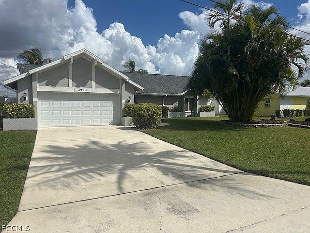 1st image of 3909 SE 1st Ave