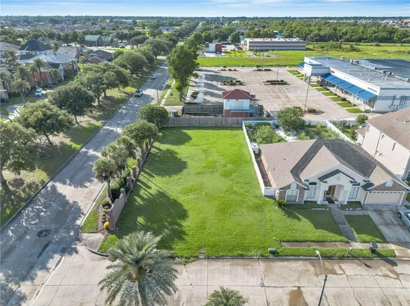 11401 Melvin Pl, New Orleans, LA 70128