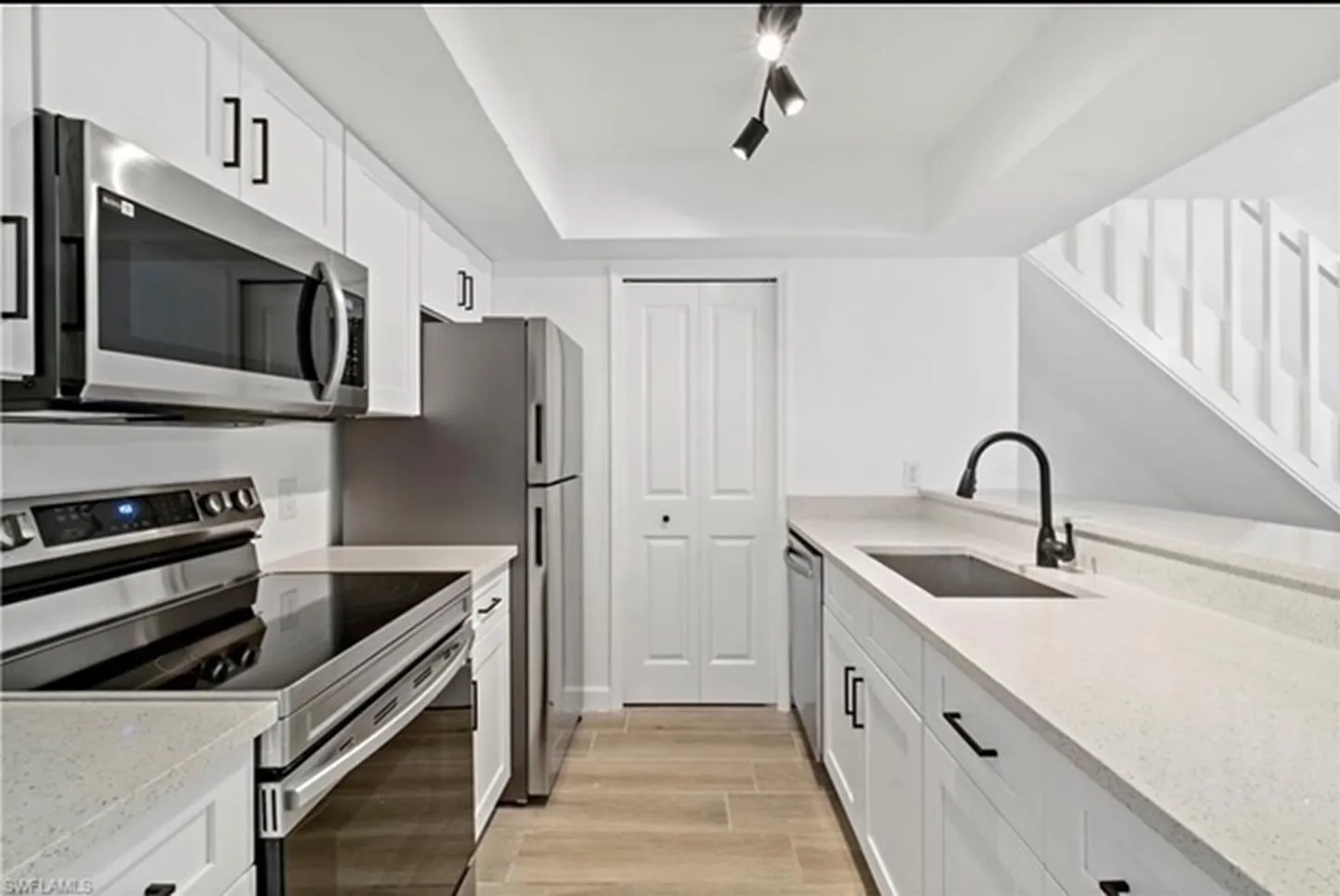 2 bed, 1132 sqft, $1,875 — Photo 2