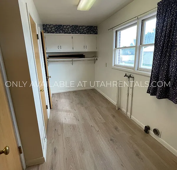 158 W 500 N — Photo 11