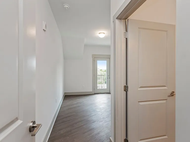 Heritage East Apartments — Photo 37