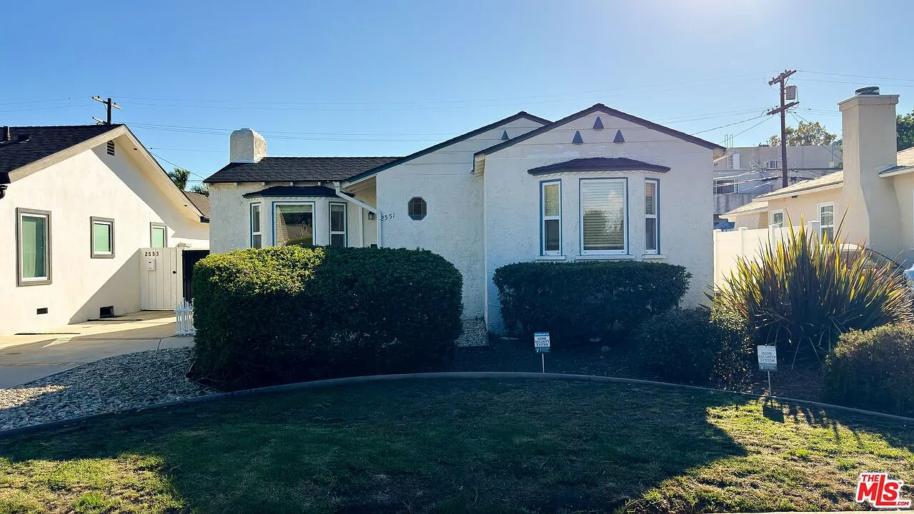 3 bed, 2.0 bath, 1333 sqft, $5,200 — Photo 2