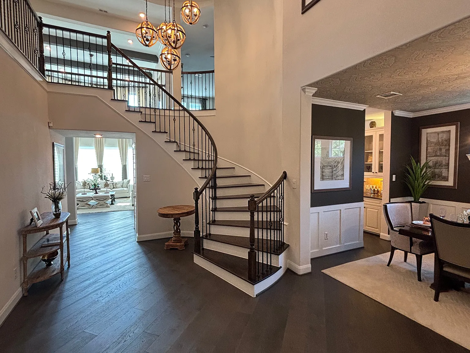 4 bed, 3.5 bath, 3799 sqft, $5,400 — Photo 2