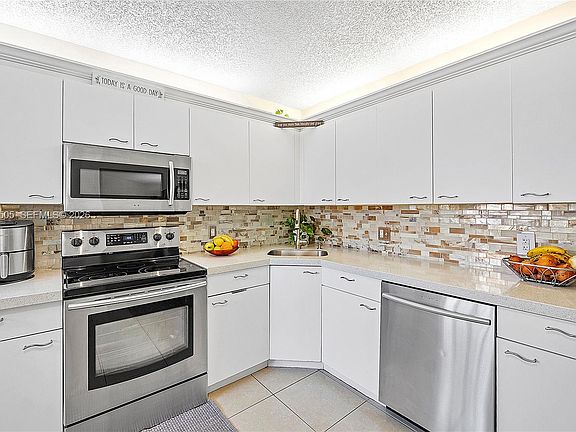 4th image of 4101 E Coral Tree Cir #313