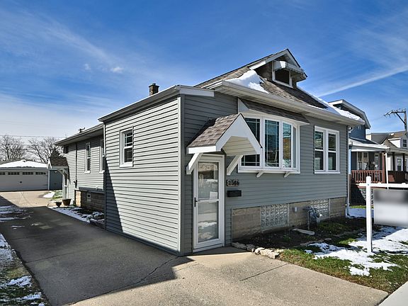 2nd image of 2546 Webster St