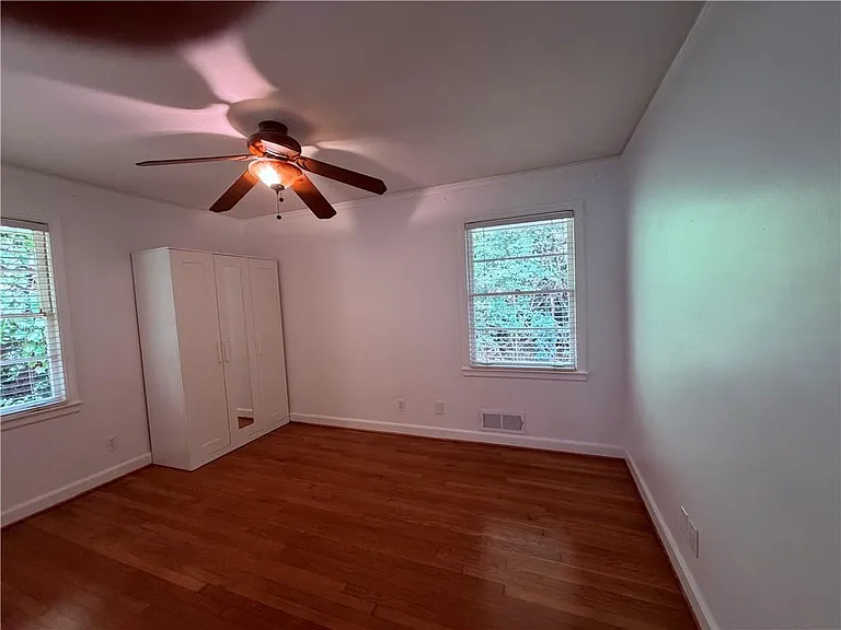 6651 Castleton Dr — Photo 26