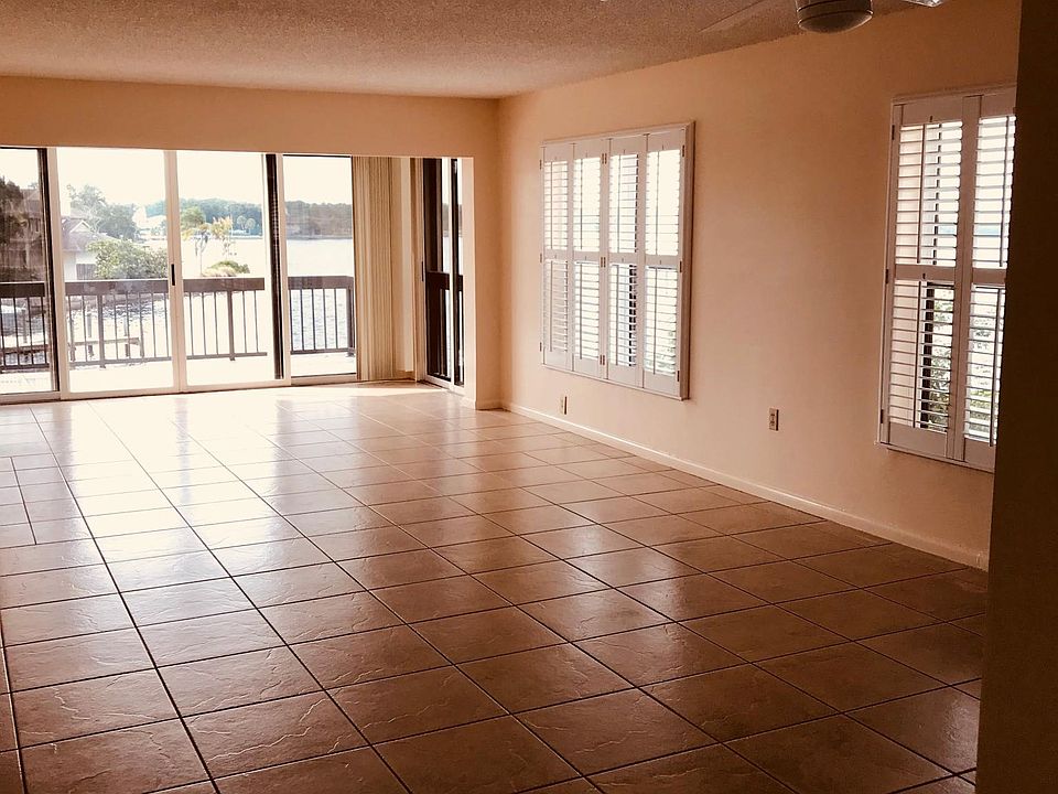 Spacious Living Room Dining Room - Amazing Gulf Views! Slidi