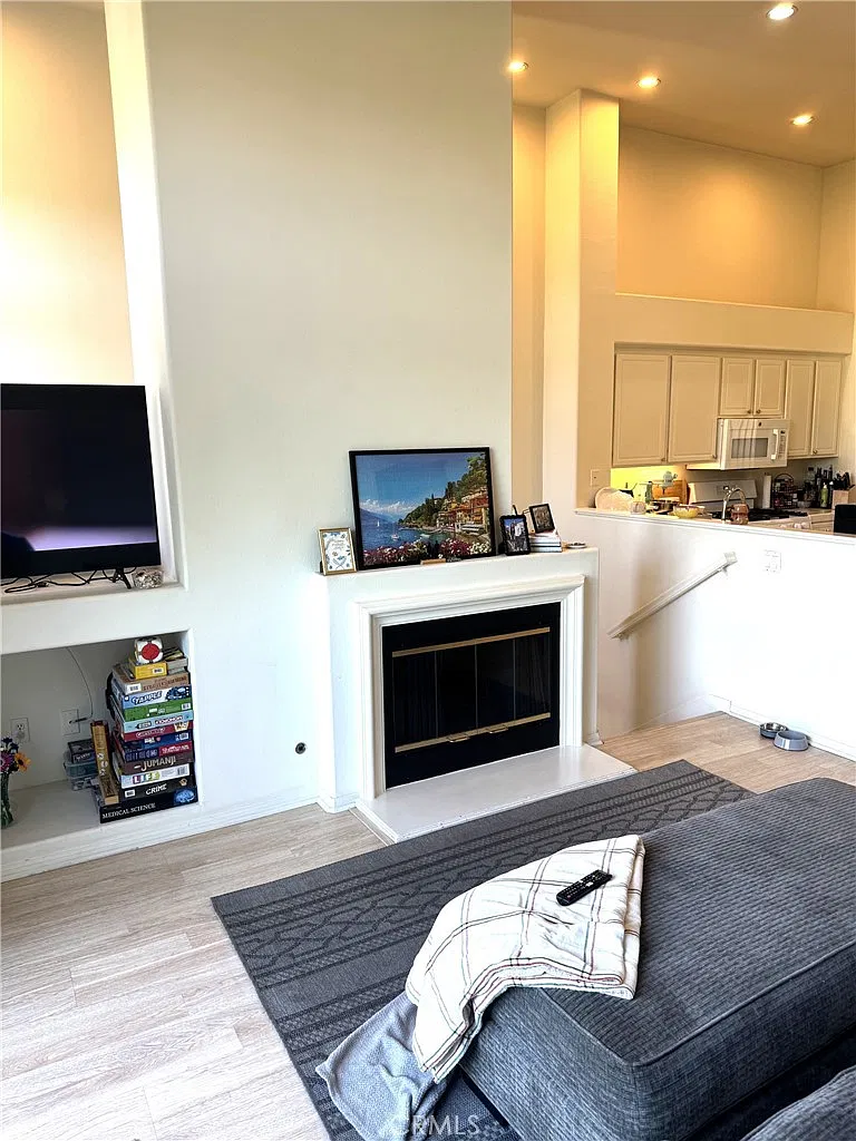 3 bed, 1177 sqft, $4,000 — Photo 4
