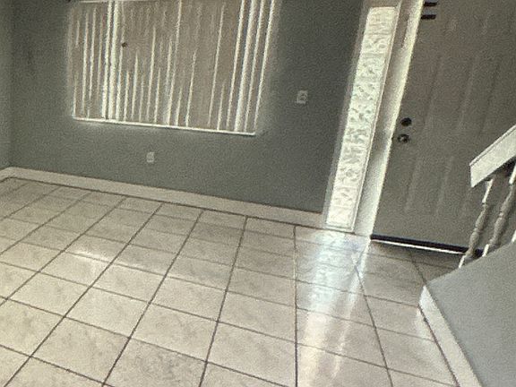 4th image of 633 W 68th St