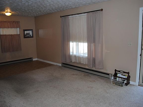 5th image of 104 Powers Ct