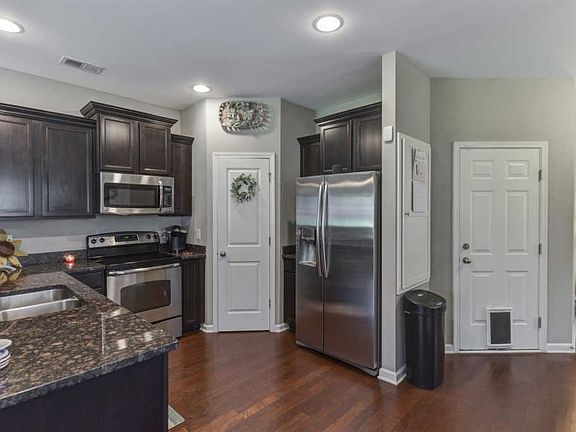 4th image of 365 Eastfair Dr