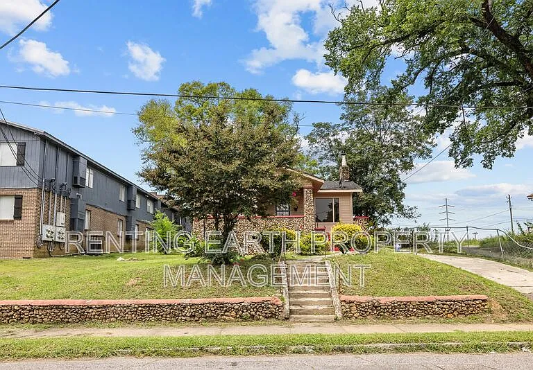 2320 Court R — Photo 3